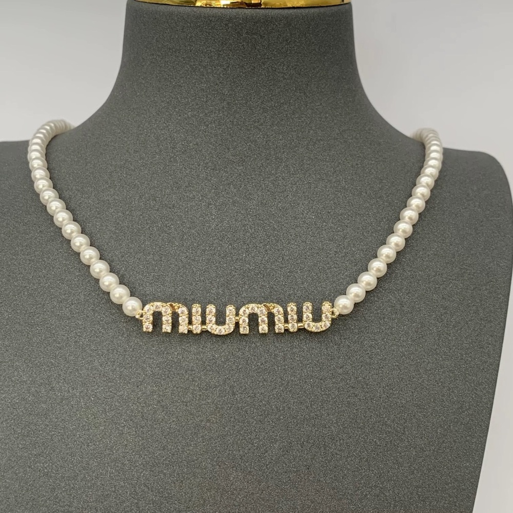 Luxurious Pearl Necklace with Gold Lettering Miu - Picture 2 of 2